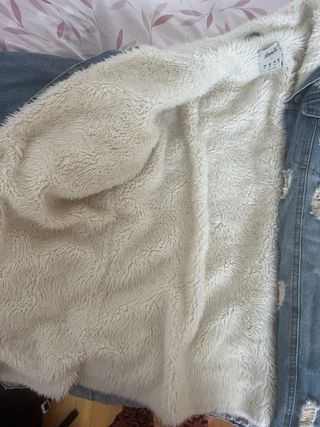 Cazadora vaquera con pelo a estrenar