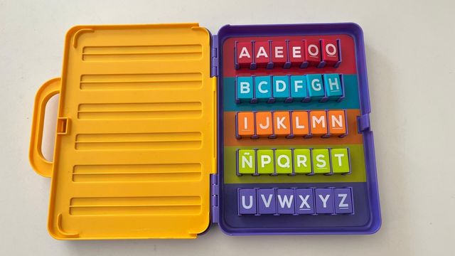 Juego de letras y números educativo