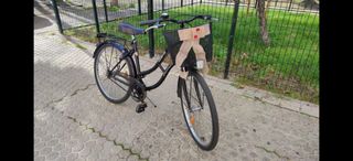 Bicicleta de paseo negra. Para adulto.