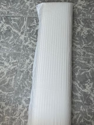 Almohada blanca con rayas de matrimonio