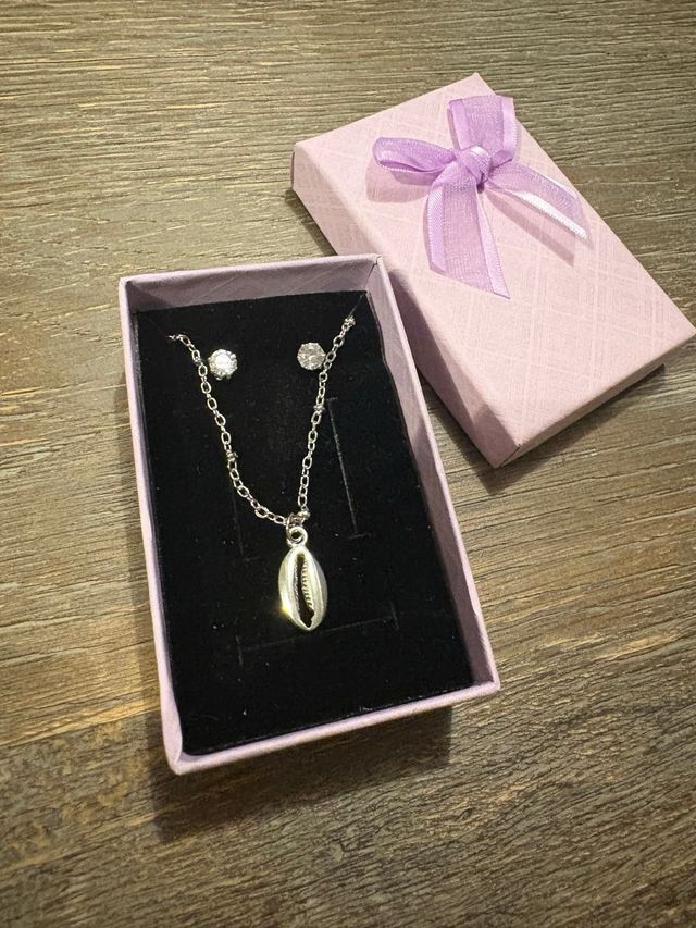 Set gioielli con conchiglia e orecchini