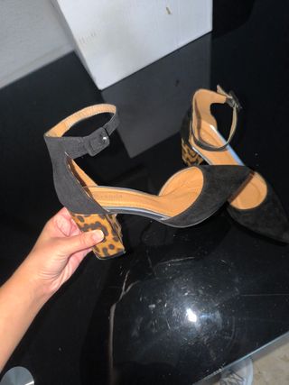 Zapatos de tacón con estampado de leopardo