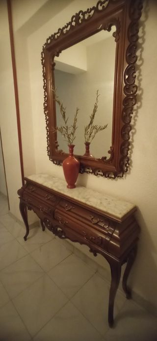 Mesa de entrada de madera con mármol