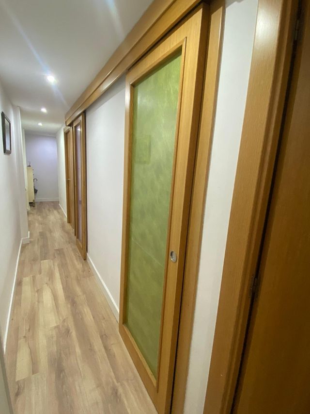 Puertas de madera maciza lacada clara