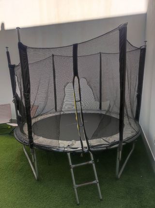 Cama elástica con red de seguridad