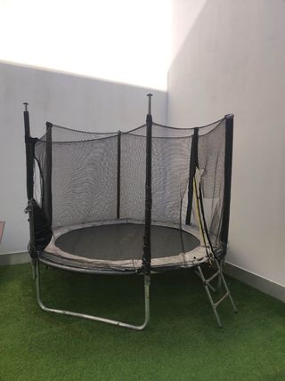 Cama elástica con red de seguridad