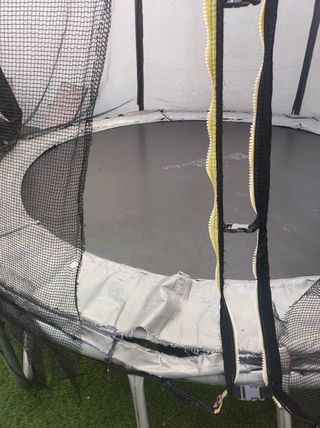Cama elástica con red de seguridad