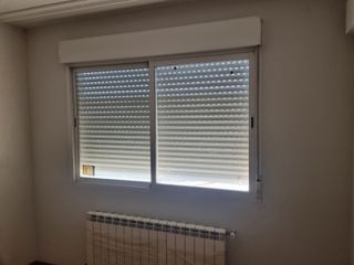 Ventana aluminio blanca