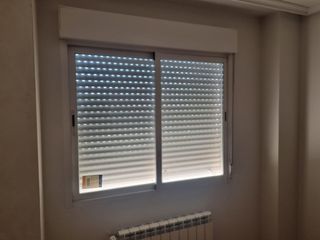 Ventana aluminio blanca