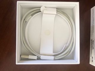 Auriculares AirPods 2da Generación caja y cable.