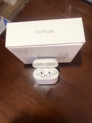 Auriculares AirPods 2da Generación caja y cable.