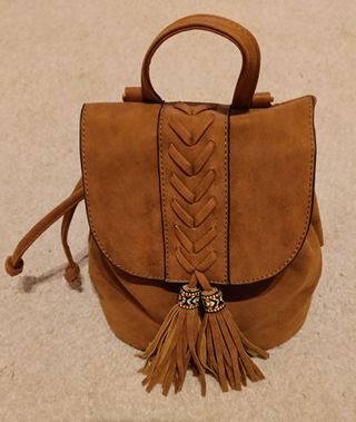 Mochila chica camel.Isiyiner.Nueva con etiqueta 