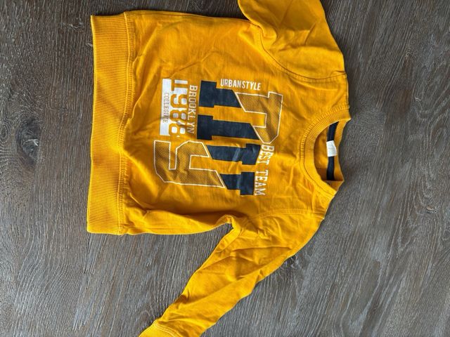 Maglioncino giallo neonato