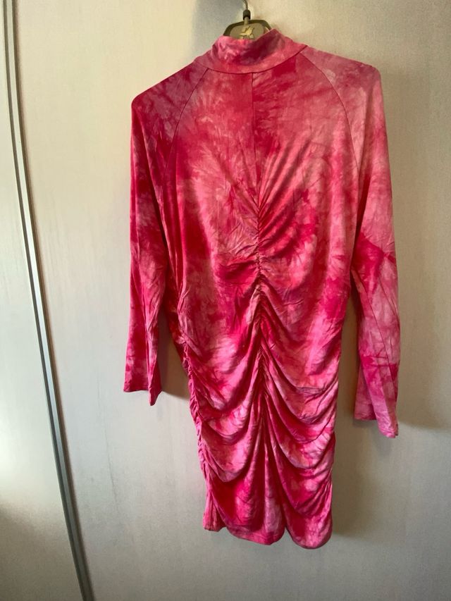 Conjunto rosa tie-dye con cremallera trasera