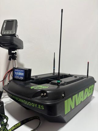 Barco cebador INVADER con sonda y gps