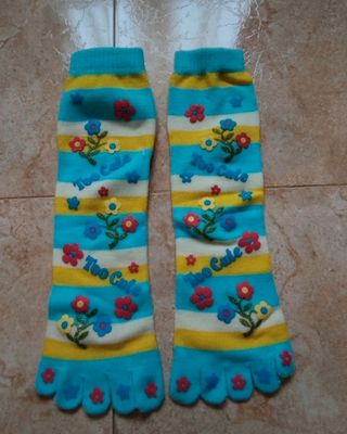 Calcetines con dedos y flores