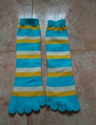 Calcetines con dedos y flores