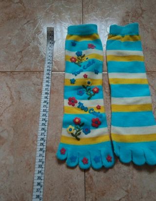 Calcetines con dedos y flores