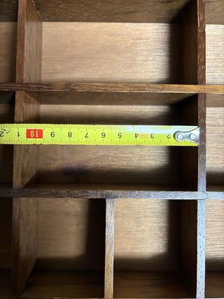 Vitrina de madera para objetos pequeños