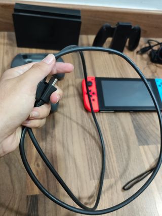 Nintendo Switch Rojo-Azul.Modelo de salida de 2017
