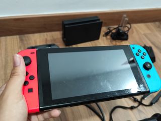 Nintendo Switch Rojo-Azul.Modelo de salida de 2017
