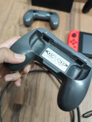 Nintendo Switch Rojo-Azul.Modelo de salida de 2017