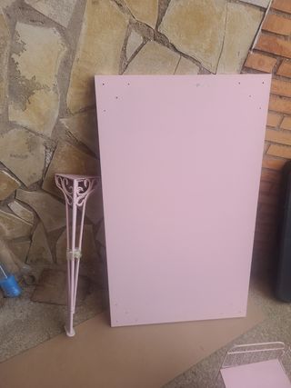 Mesa auxiliar rosa metal  