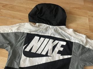 Chándal Nike Negro y Gris
Talla niño 137-146cm
