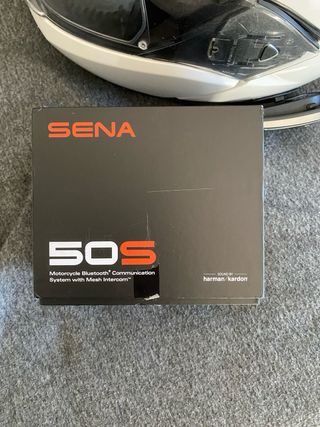 Casco Moto BMW con Intercomunicador Sena harman
