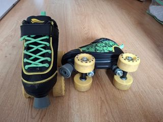 Patines de bota negros y verdes