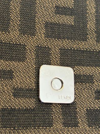 Borsa Fendi Baguette marrone con logo FF
