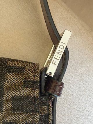 Borsa Fendi Baguette marrone con logo FF