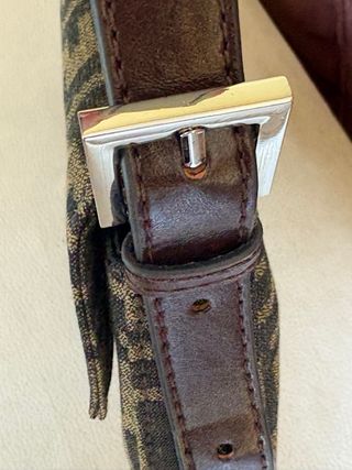 Borsa Fendi Baguette marrone con logo FF