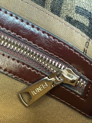 Borsa Fendi Baguette marrone con logo FF