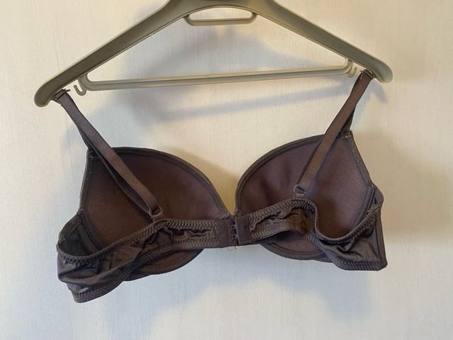 Sujetador marrón con tirantes
