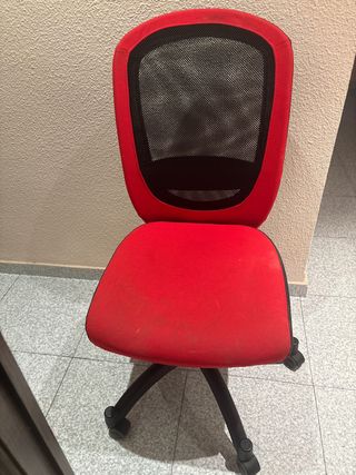 Silla de oficina giratoria roja