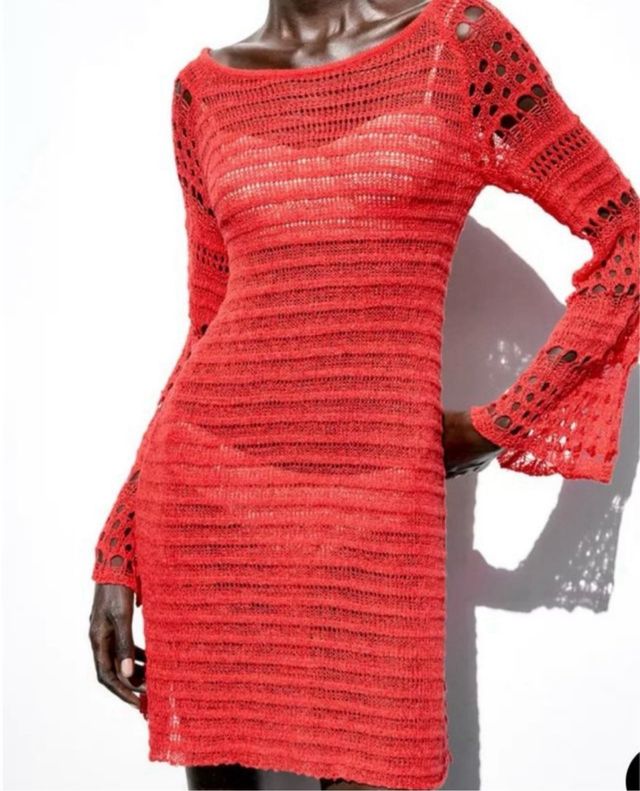 Abito rosso in maglia con spacchi