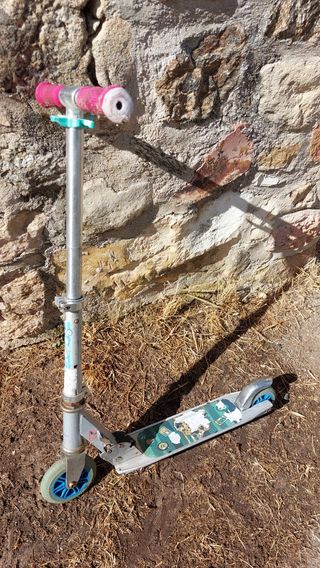 Patinete de dos ruedas de la marca Oxelo