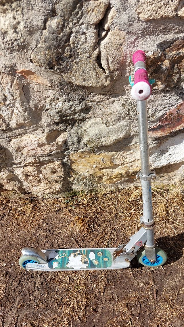 Patinete de dos ruedas de la marca Oxelo