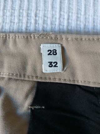 Pantalón cargo beige 12-13 años
Talla 28-32
