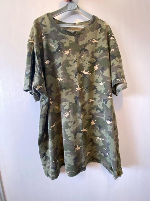 Camiseta Estampada Militar Verde y Beige