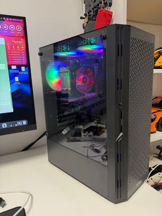 PC Gaming Antec con RGB.
RTX 4060 8GB
Intel xeon
