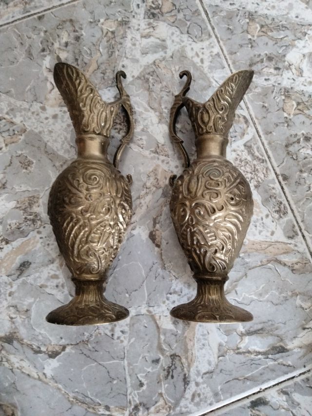 Vasi antichi decorati (2 unità)