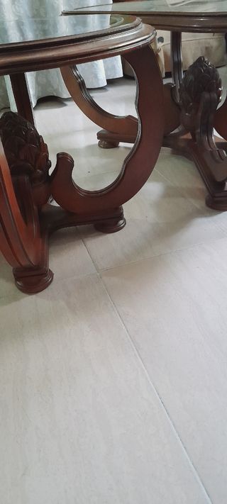 Mesas de centro y tv de madera y cristal
