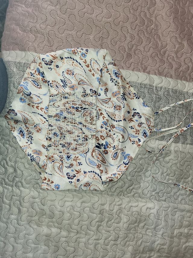 Top Stradivarius estampado floral