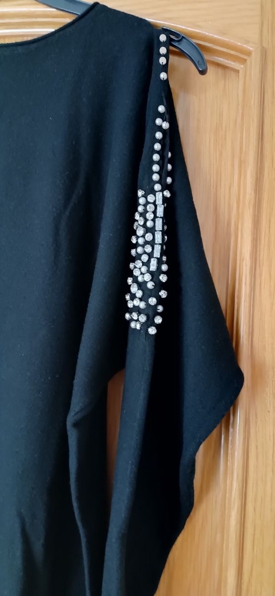 Vestido negro Quiz talla S con pedrería.