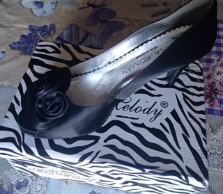 Zapatos de tacón ANA ROMAN negros