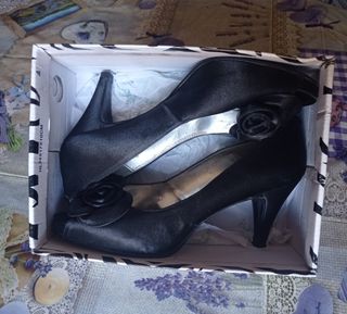 Zapatos de tacón ANA ROMAN negros