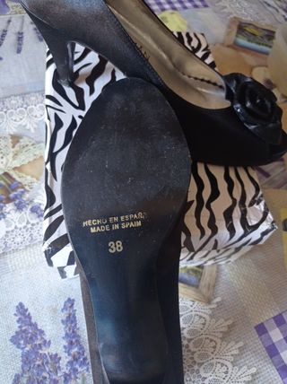 Zapatos de tacón ANA ROMAN negros