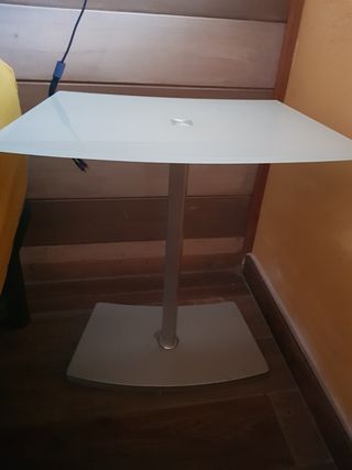 Mesita auxiliar cristal y metal